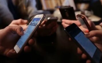 Μοιρασμένες οι απόψεις για το «ψηφιακό μπλόκο» στα μέσα κοινωνικής δικτύωσης των κάτω των 15