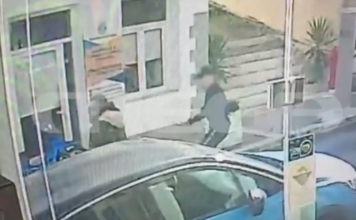 Πύλος: Δεν του άρεσε το κούρεμα και χτύπησε με ρόπαλο τον κουρέα – Βίντεο ντοκουμέντο