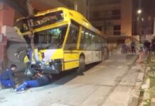 Πετράλωνα: Τρόλεϊ έπεσε πάνω σε πολυκατοικία – Τραυματίστηκε ελαφρά ο οδηγός