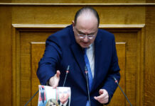 Μακάριος Λαζαρίδης για σκάνδαλο στον ΟΠΕΚΑ: «Γνώριζε ο Ανδρουλάκης για τη στενή του συνεργάτιδα;»