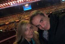 Ο Κυριάκος Μητσοτάκης με τη σύζυγό του Μαρέβα στην έναρξη των Χειμερινών Ολυμπιακών Αγώνων