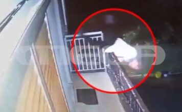 Αγρίνιο: Η στιγμή που 57χρονος πέφτει από μπαλκόνι – MEGA ντοκουμέντο