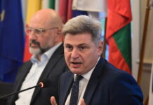 «Φλερτ» Φαραντούρη με ΠΑΣΟΚ: Σε εκδήλωση του ανεξάρτητου ευρωβουλευτή ο Κώστας Τσουκαλάς