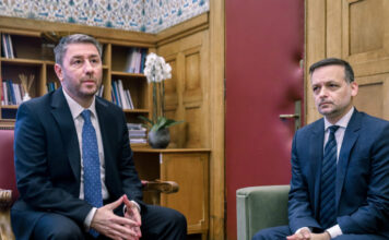 ΠΑΣΟΚ: Συνέδριο με «αγκάθια» – Η ρήτρα μη συνεργασίας με τη ΝΔ, το δημοψήφισμα και οι εσωκομματικές ισορροπίες