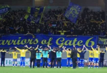 Νίκη και αποθέωση: Πανηγύρισαν μαζί παίκτες και φίλοι του Παναιτωλικού στη Λάρισα (video)