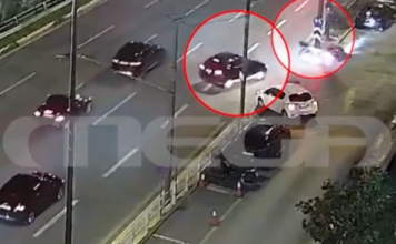 Συγγρού: Η στιγμή που μηχανή συγκρούεται με ΙΧ – MEGA ντοκουμέντο