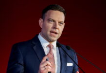 Ο Στέφανος Κασσελάκης προτείνει την αλλαγή ονόματος του Κινήματος Δημοκρατίας σε Δημοκράτες – Προοδευτικό Κέντρο