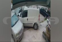 Αιγάλεω: Φορτηγό προσέκρουσε σε σταθμευμένα οχήματα και μηχανάκια – Τρεις τραυματίες