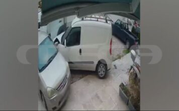 Αιγάλεω: Φορτηγό προσέκρουσε σε σταθμευμένα οχήματα και μηχανάκια – Τρεις τραυματίες