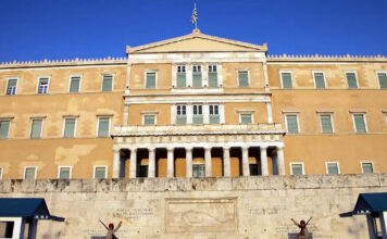 Αντέχει η Δημοκρατία; Έρευνα δείχνει ότι αντέχει, αλλά πρέπει να αλλάξει πολλά