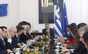 Κυριάκος Μητσοτάκης: Επίθεση στον Αντώνη Σαμαρά – «Eπαγγελματίες ανησυχούντες» όσοι ζουν με ηττοπαθή μανία καταδίωξης