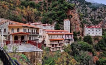 Καρπενήσι: Αυτοκίνητο έπεσε σε γκρεμό στην Ιερά Μονή Προυσού – Νεκρός ένας άνδρας, έρευνα για εγκληματική ενέργεια ή ατύχημα