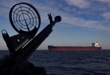 Χτυπήθηκε ελληνόκτητο πλοίο με 10 Έλληνες ναυτικούς στη Μαύρη Θάλασσα