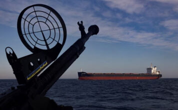 Χτυπήθηκε ελληνόκτητο πλοίο με 10 Έλληνες ναυτικούς στη Μαύρη Θάλασσα
