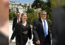 Χρυσή Αυγή: Παραδόθηκε η Ελένη Ζαρούλια στο ΑΤ Πεύκης