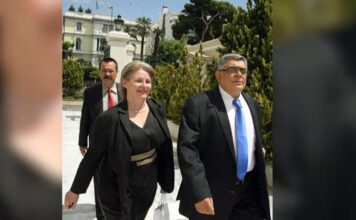 Χρυσή Αυγή: Παραδόθηκε η Ελένη Ζαρούλια στο ΑΤ Πεύκης