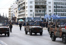 Συγκίνηση & υπερηφάνεια στη στρατιωτική παρέλαση για την 25η Μαρτίου