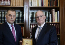 Συνάντηση του Κωνσταντίνου Τασούλα με τον πολιτικό διοικητή του Αγίου Όρους Αλκιβιάδη Στεφανή