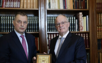 Συνάντηση του Κωνσταντίνου Τασούλα με τον πολιτικό διοικητή του Αγίου Όρους Αλκιβιάδη Στεφανή