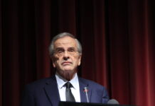 Σαμαράς κατά κυβέρνησης για Κύπρο: «Αν φύγουμε, θα πρόκειται για εθνικό ευτελισμό»