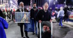 Ο Παναγιώτης Λαφαζάνης στη διαδήλωση για το Ιράν στο κέντρο της Αθήνας με φωτογραφία του Αγιατολάχ Χαμενεΐ
