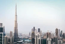 Του είπε ότι πάει 3ημερο Τρίκαλα και την είδε στις ειδήσεις στο Ντουμπάι!