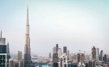 Του είπε ότι πάει 3ημερο Τρίκαλα και την είδε στις ειδήσεις στο Ντουμπάι!