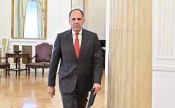 Ο Γιώργος Γεραπετρίτης συγκαλεί εκτάκτως το Εθνικό Συμβούλιο Εξωτερικής Πολιτικής για τη Μέση Ανατολή