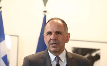 Γιώργος Γεραπετρίτης: Η Σούδα δεν απειλείται, ανησυχία για τα στενά του Ορμούζ, ιστορικό καθήκον η στρατιωτική αποστολή στην Κύπρο