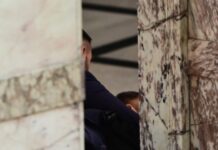 Ξεκίνησε η δίκη για τον ξυλοδαρμό Γραμμένου στη Βουλή: Τα «γαλλικά» μεταξύ Βελόπουλου και Φλώρου – «Είναι τραμπούκος ναζιστής», είπε για τον κατηγορούμενο