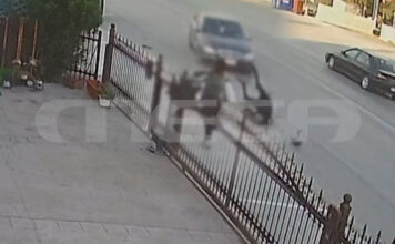 Κατερίνη: Αυτοκίνητο συγκρούστηκε με μηχανή που κατέληξε στο πεζοδρόμιο πάνω σε μία γυναίκα