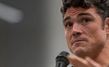 Ο άνθρωπος που τόλμησε να πει «όχι» στον Τραμπ – «Ήταν αδύναμος» λέει ο πρόεδρος των ΗΠΑ για τον Κεντ