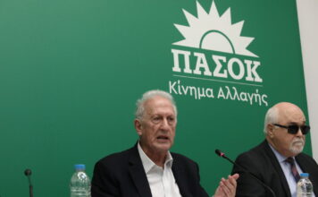 Σκανδαλίδης για διεύρυνση ΠΑΣΟΚ: «Η ΝΔ με τα παπαγαλάκια της προσπάθησε να τινάξει στον αέρα την προσπάθεια για δύο αστοχίες»