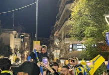 Αποθέωση για Κουτσερένκο, τον σήκωσαν στα χέρια στην πλατεία του Αγρινίου