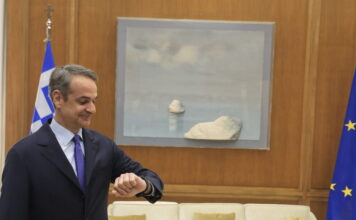 Με «Ώρα ΠΑΣΟΚ» ο Ανδρουλάκης στη συνάντηση με Μητσοτάκη – Το χιουμοριστικό σχόλιο πριν το τετ α τετ