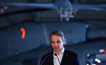 Μητσοτάκης: Η Κύπρος δεν είναι και δεν θα μείνει ποτέ μόνη, οι κινήσεις μας είναι αμυντικές – Στη Σούδα ο Εμανουέλ Μακρόν