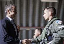 Κυριάκος Μητσοτάκης: Ο πρωθυπουργός συνάντησε τους πιλότους των ελληνικών F-16 στην Κύπρο