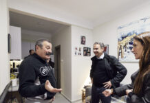 Επίσκεψη Μητσοτάκη σε ωφελούμενο προγραμμάτων για κοινωνική στέγη στη Θεσσαλονίκη: «Όλοι αξίζουν μια δεύτερη ευκαιρία»