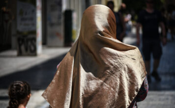 Θάνος Πλεύρης: Υπό εξέταση η νομοθετική απαγόρευση της μπούρκας