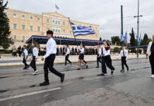 Με ευλάβεια η παρέλαση για την 25η Μαρτίου στην Αθήνα