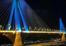 Γέφυρα Ρίου–Αντιρρίου: Φωταγωγήθηκε στα «κίτρινα και μπλε» για τα 100 χρόνια του Παναιτωλικού