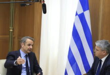 Συνάντηση Μητσοτάκη – Νατσιού: Όσα ειπώθηκαν εκτός κάμερας για το ενιαίο αμυντικό δόγμα, τους «πατριώτες της φακής» και τους γάμους των γιων του