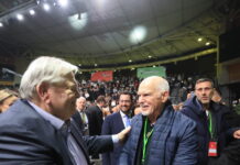 Συνέδριο ΠΑΣΟΚ: Ο Φαραντούρης, η χειραψία Παπανδρέου – Βενιζέλου, η παρέμβαση Σκανδαλίδη με Γκάντι και η «πόρτα» στον Σαουλίδη