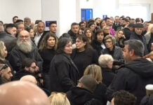 Πλήθος κόσμου στη Λάρισα για τη δίκη των Τεμπών – Αυξημένα μέτρα ασφαλείας