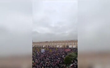 Χιλιάδες Ιρανοί στους δρόμους της Τεχεράνης – Άφαντος ο Μοτζταμπά Χαμενεΐ