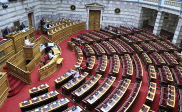 Συμφωνίες με τη Chevron για έρευνες υδρογονανθράκων: Live η συζήτηση στη Βουλή