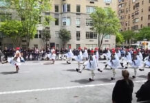 ΗΠΑ: Στα γαλανόλευκα η 5η Λεωφόρος στη Νέα Υόρκη για την επέτειο της 25ης Μαρτίου