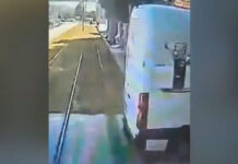 Άλιμος: Η στιγμή της σύγκρουσης του τραμ με βαν – Βίντεο ντοκουμέντο