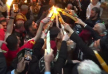Συγκίνηση και αγαλίαση στην τελετή της αφής του Αγίου Φωτός στα Ιεροσόλυμα