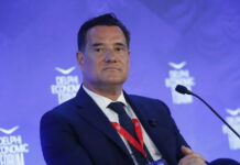 Γεωργιάδης με αιχμές κατά Κοβέσι από το Φόρουμ των Δελφών: «Όσο μας επιτρέπει, έχουμε ακόμη Δημοκρατία»